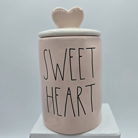 Rae Dunn Sweet Heart Jelly Beans Scented Valentine Candle - Picture 1 of 5